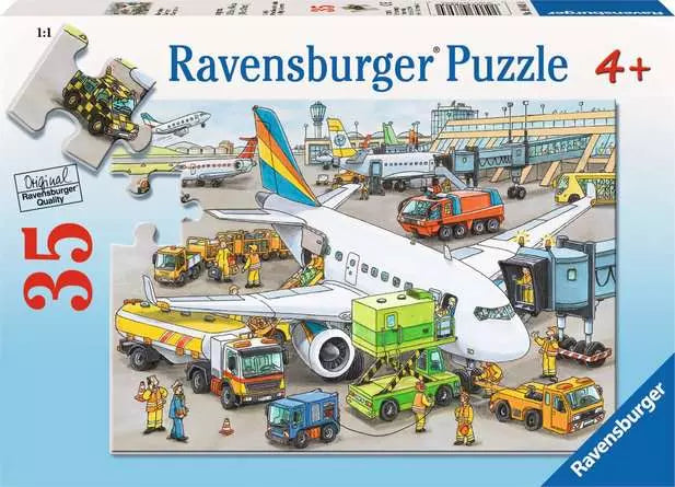 35 Piece - Busy Airport - Ravensburger